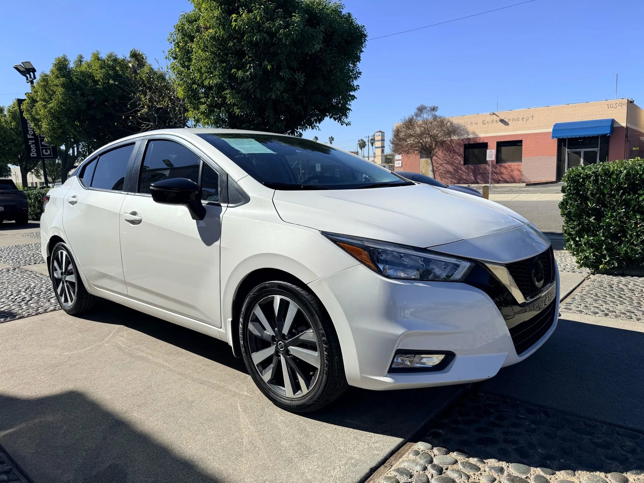 Used 2021 Nissan Versa SR w/ Convenience Package image 3