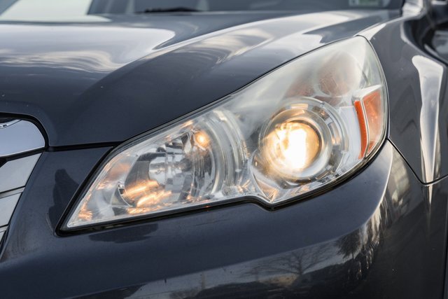 Used 2010 Subaru Outback 2.5i Premium image 12