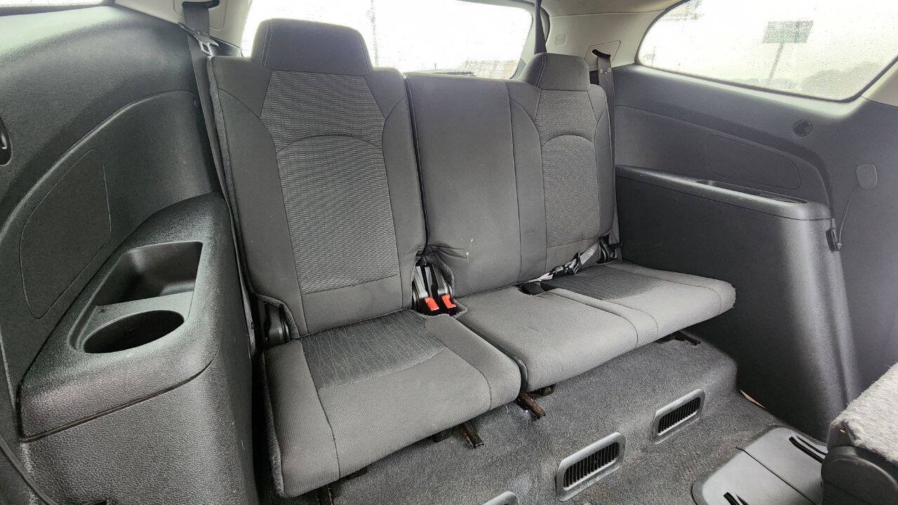 Used 2016 Chevrolet Traverse LT w/ Style and Technology Package FWD image 22