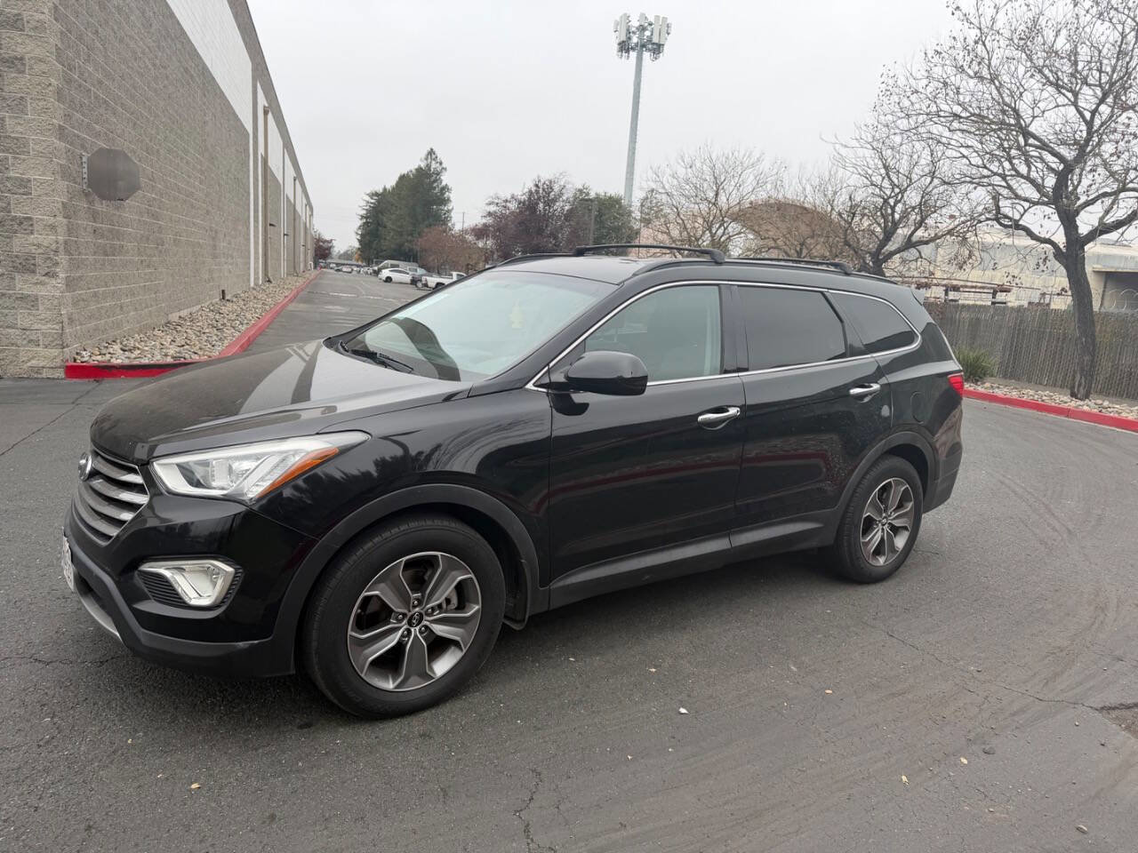 Used 2015 Hyundai Santa Fe GLS image 4