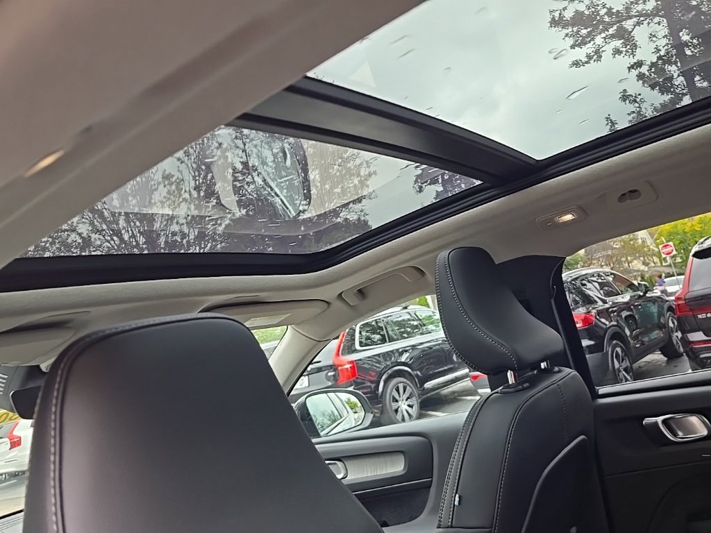 Certified 2025 Volvo XC40 B5 Ultra AWD/4WD image 16