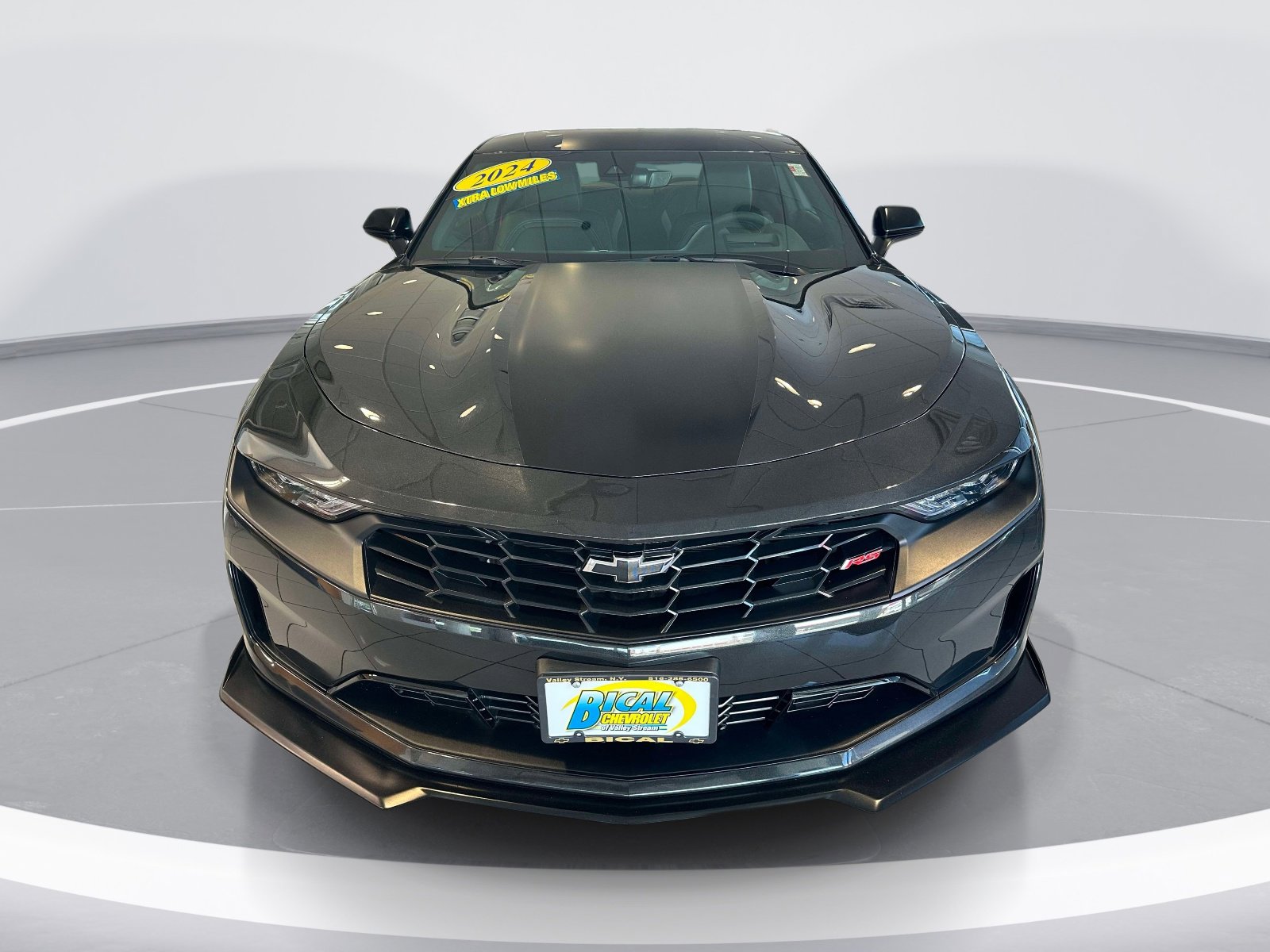 Used 2024 Chevrolet Camaro LT RWD image 2