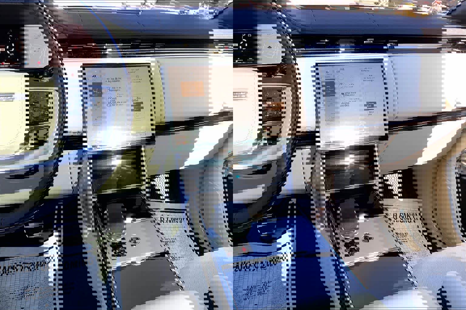 New 2026 Land Rover Range Rover SE image 7