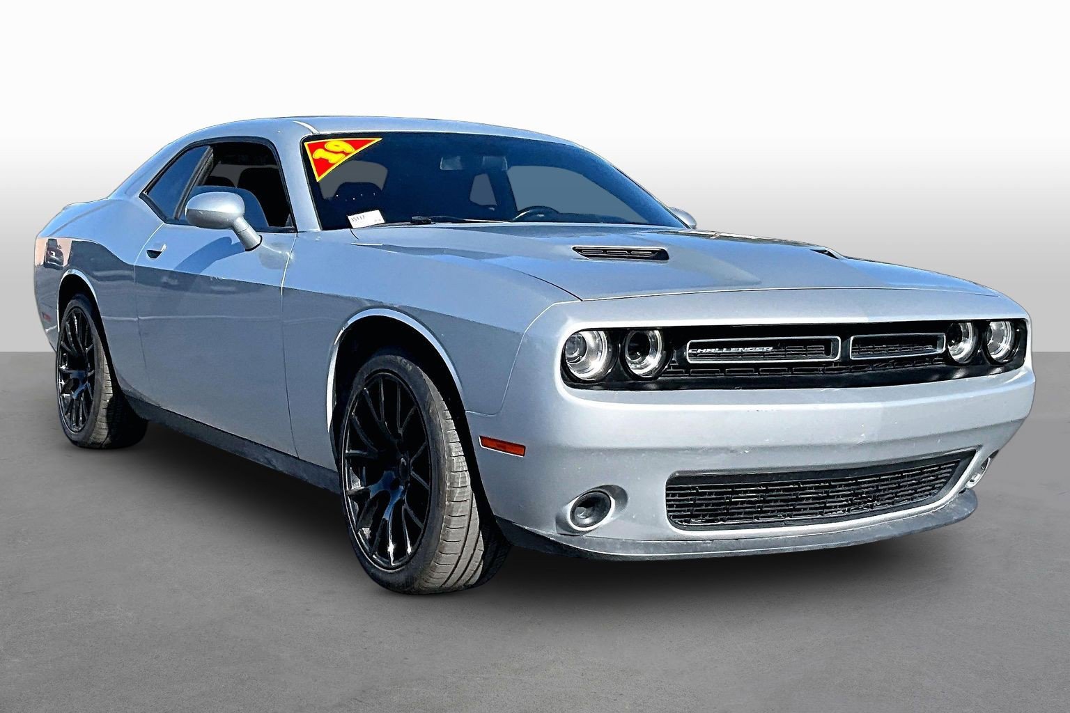 Used 2019 Dodge Challenger SXT RWD image 3
