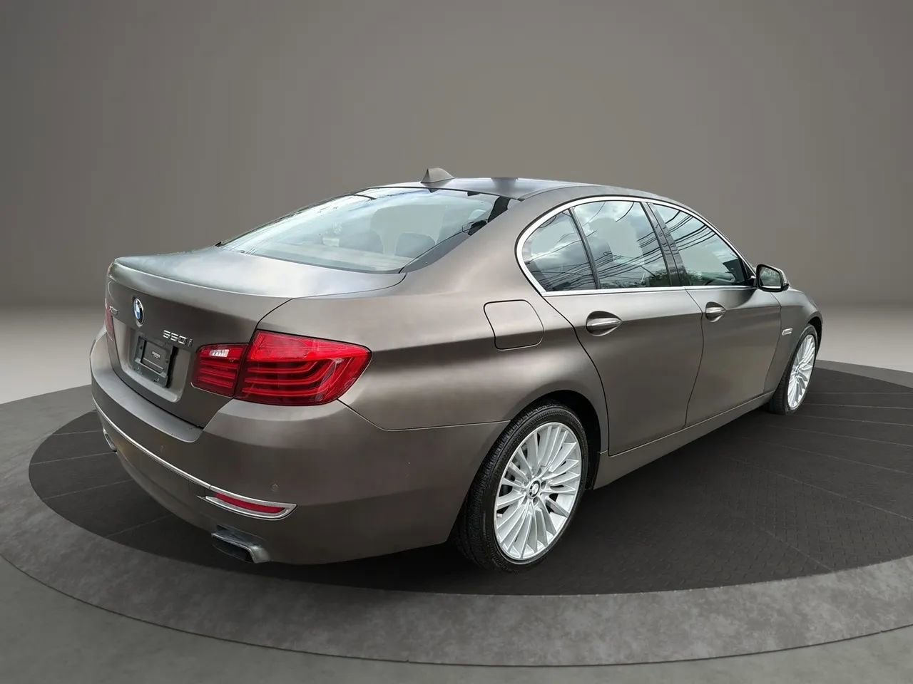 Used 2016 BMW 550i xDrive Sedan AWD/4WD image 5