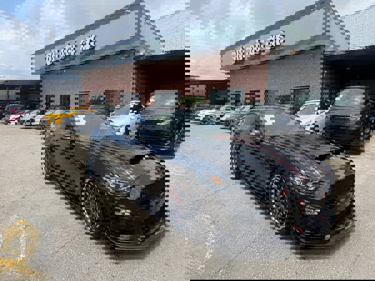 Used 2017 Ford Mustang GT w/ Black Accent Package RWD image 3