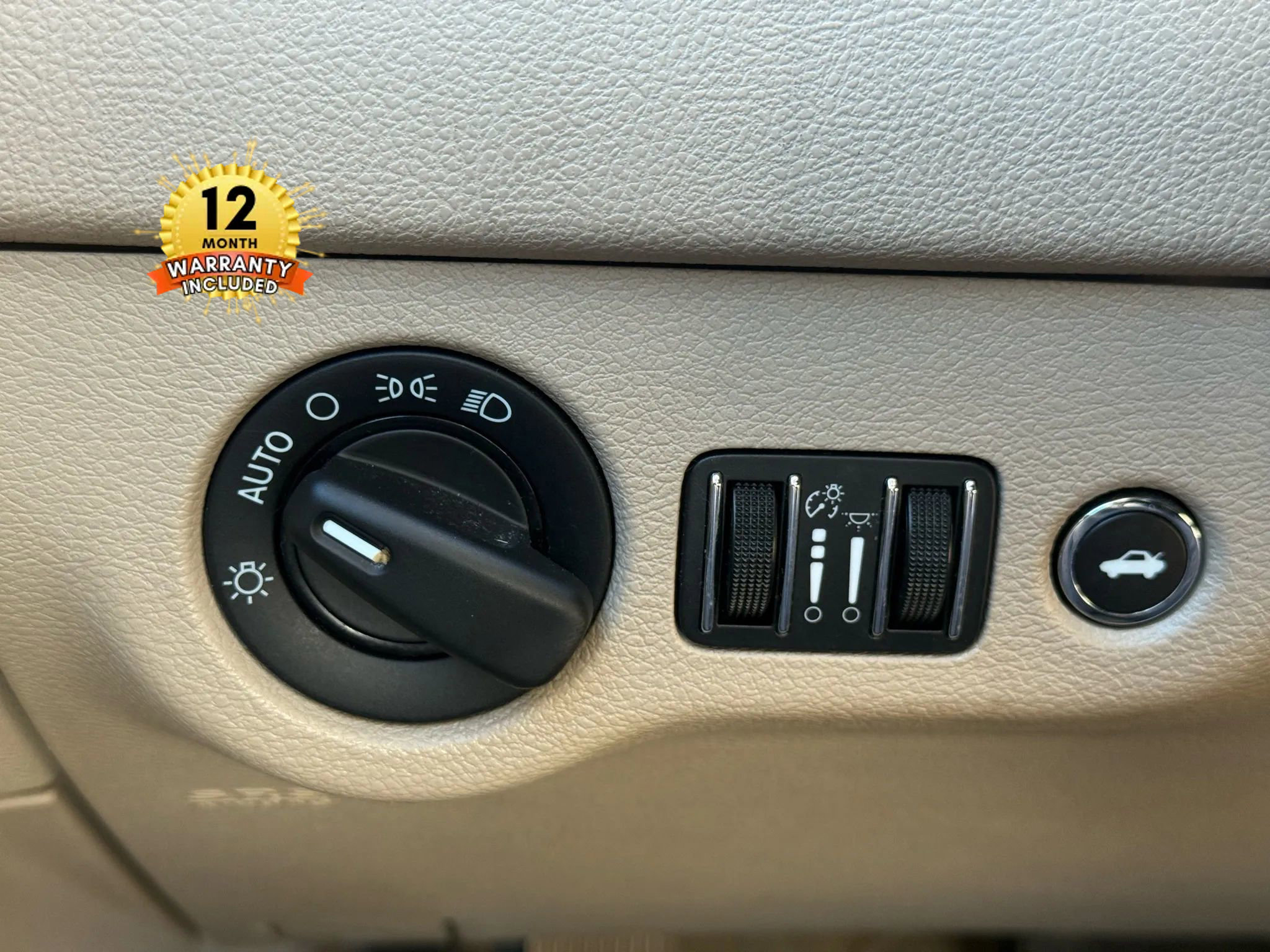 Used 2014 Chrysler 300 image 79