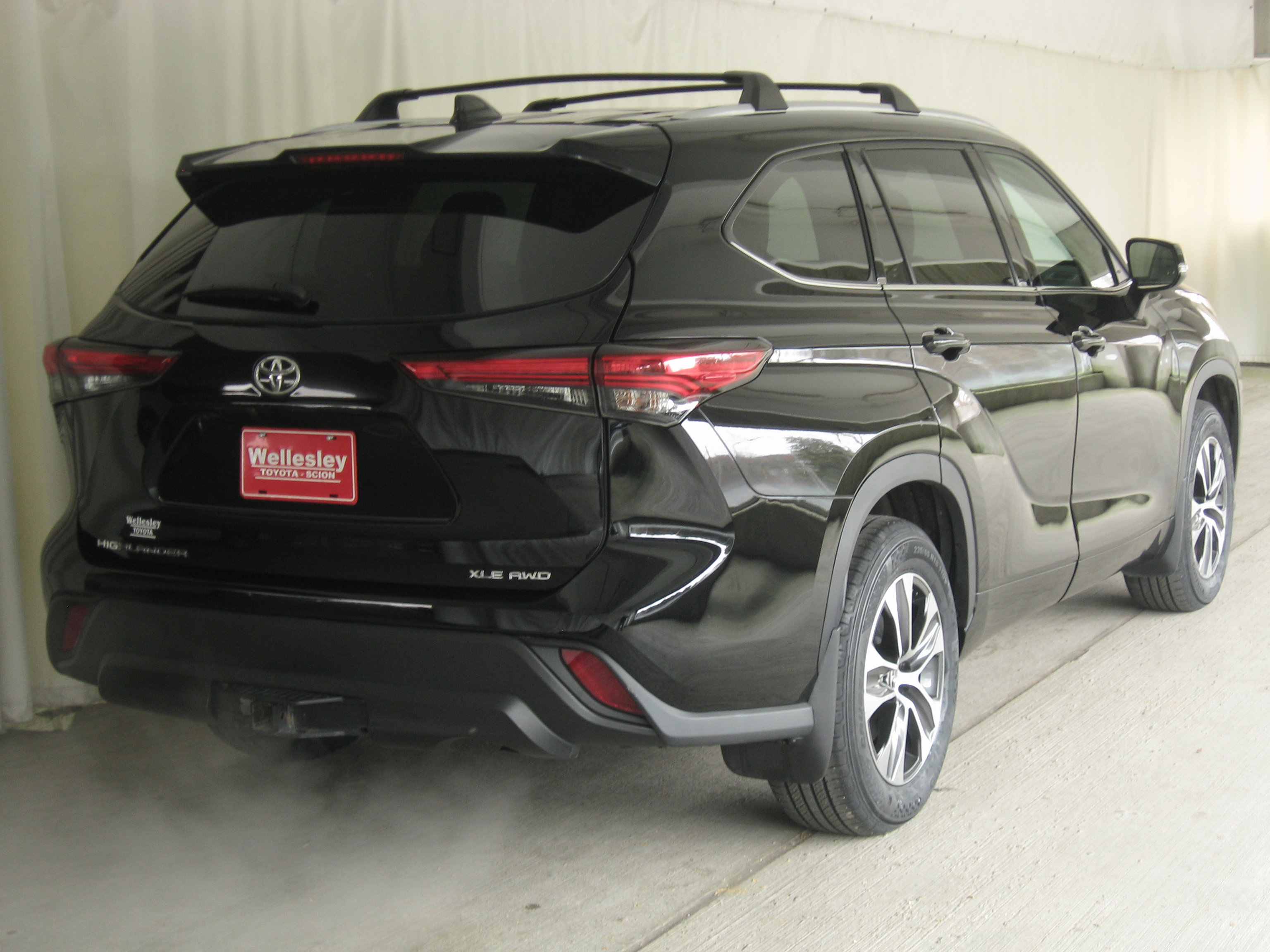Used 2022 Toyota Highlander XLE image 7