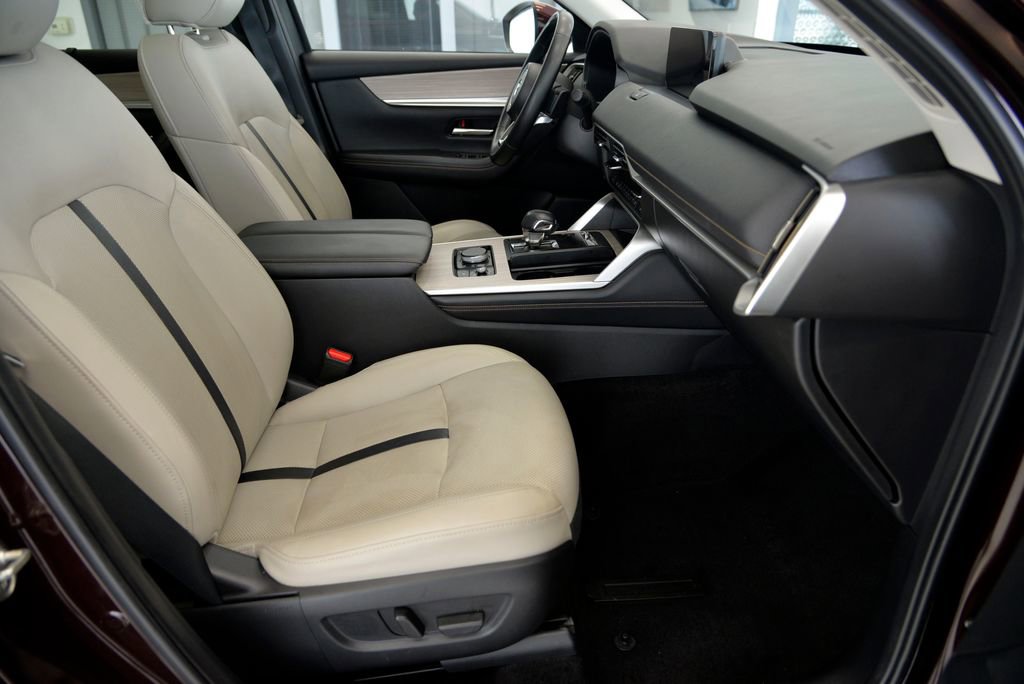 Certified 2024 MAZDA CX-90 Plug-In Hybrid w/ Premium Pkg AWD/4WD image 30