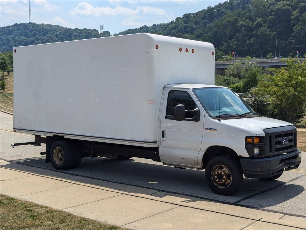 Used 2016 Ford E-450 and Econoline 450 Super Duty RWD image 1