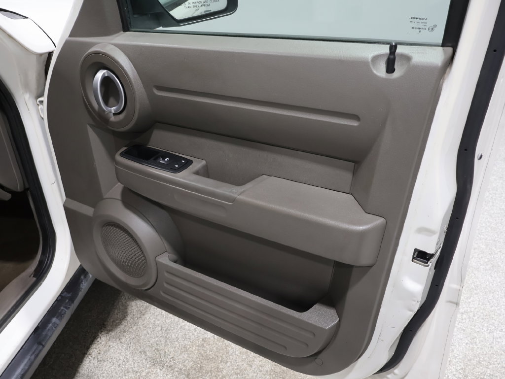Used 2008 Dodge Nitro SXT RWD image 22