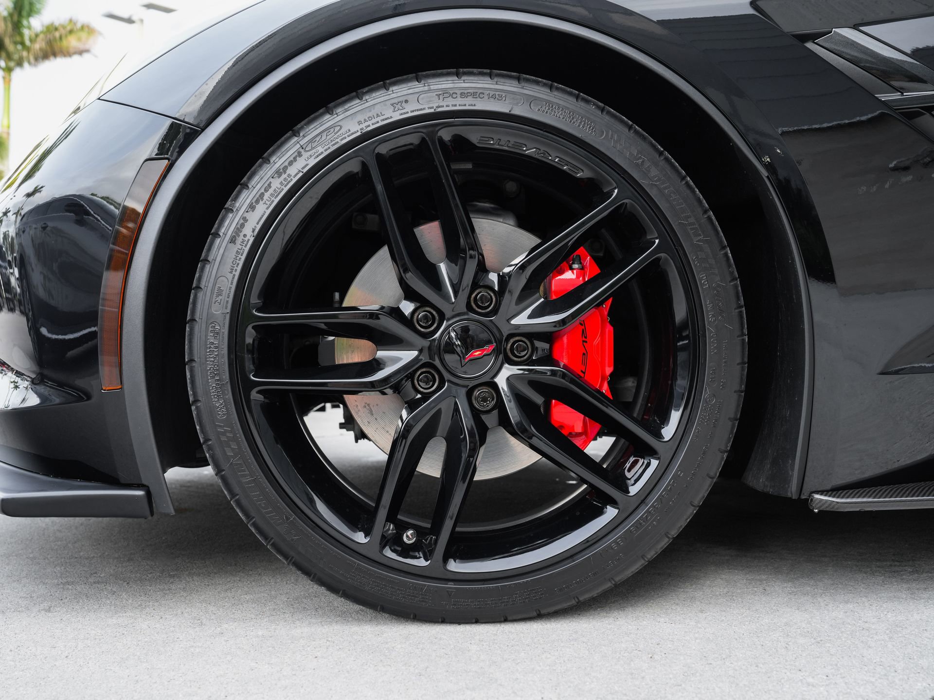 Used 2019 Chevrolet Corvette Stingray Coupe w/ Carbon Flash Badge Package RWD image 31