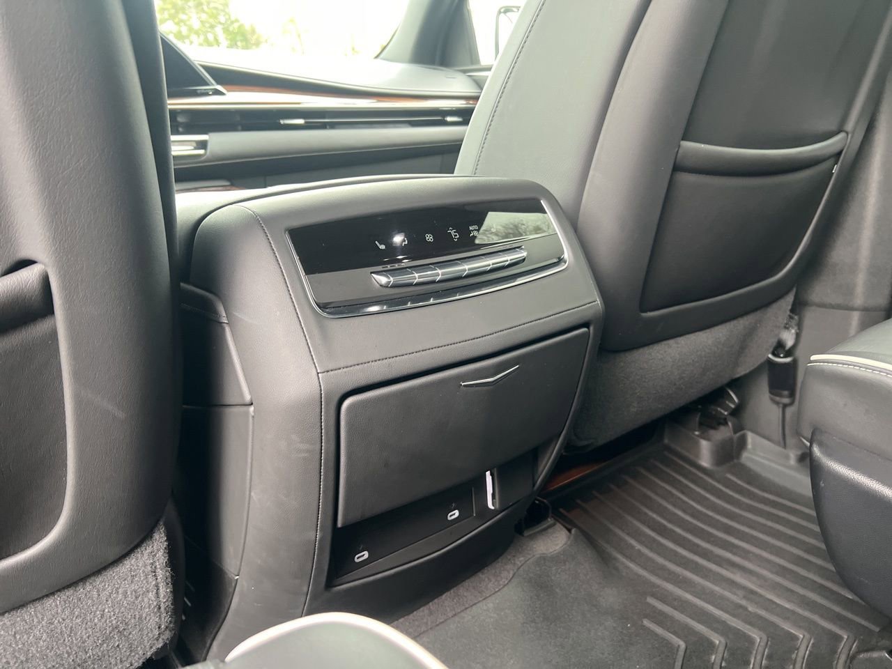 Used 2022 Cadillac Escalade Premium Luxury image 23