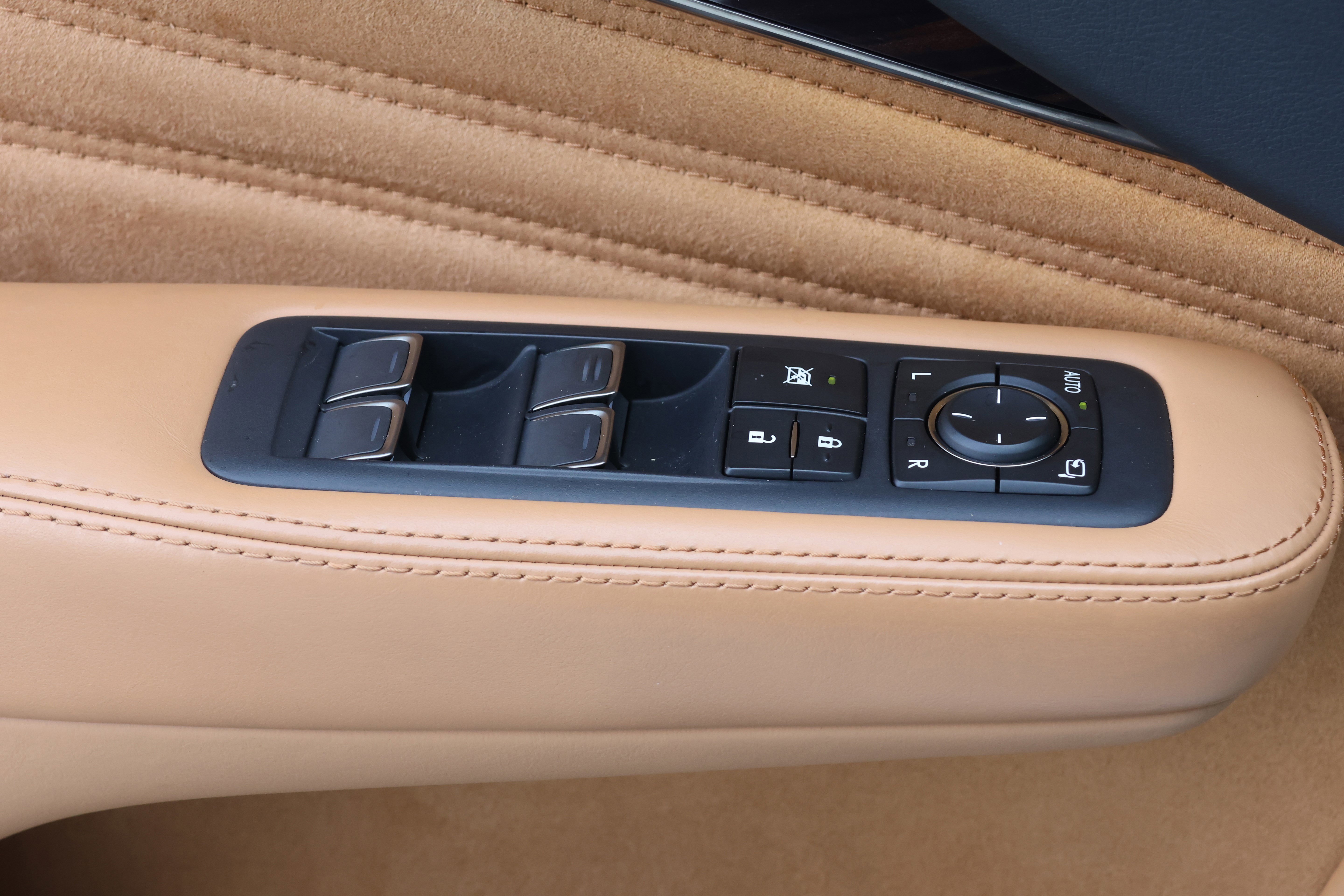 Used 2021 Lexus LS 500h image 14