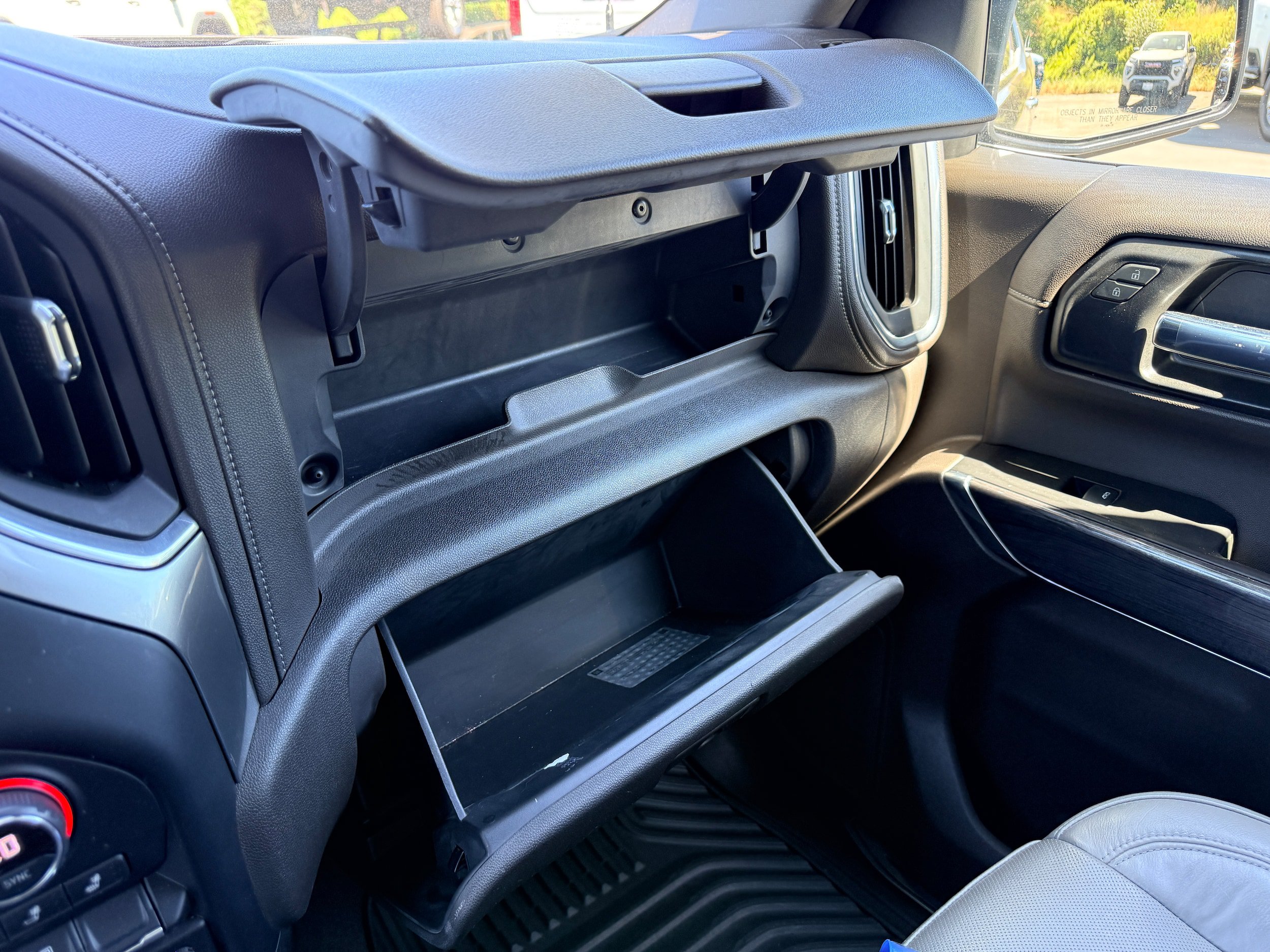 Used 2020 Chevrolet Silverado 1500 LTZ w/ LTZ Plus Package AWD/4WD image 23