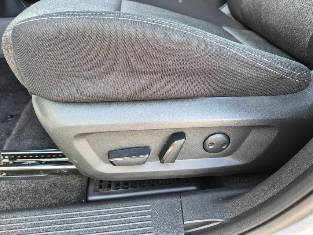 Used 2024 Nissan Rogue SV AWD/4WD image 16