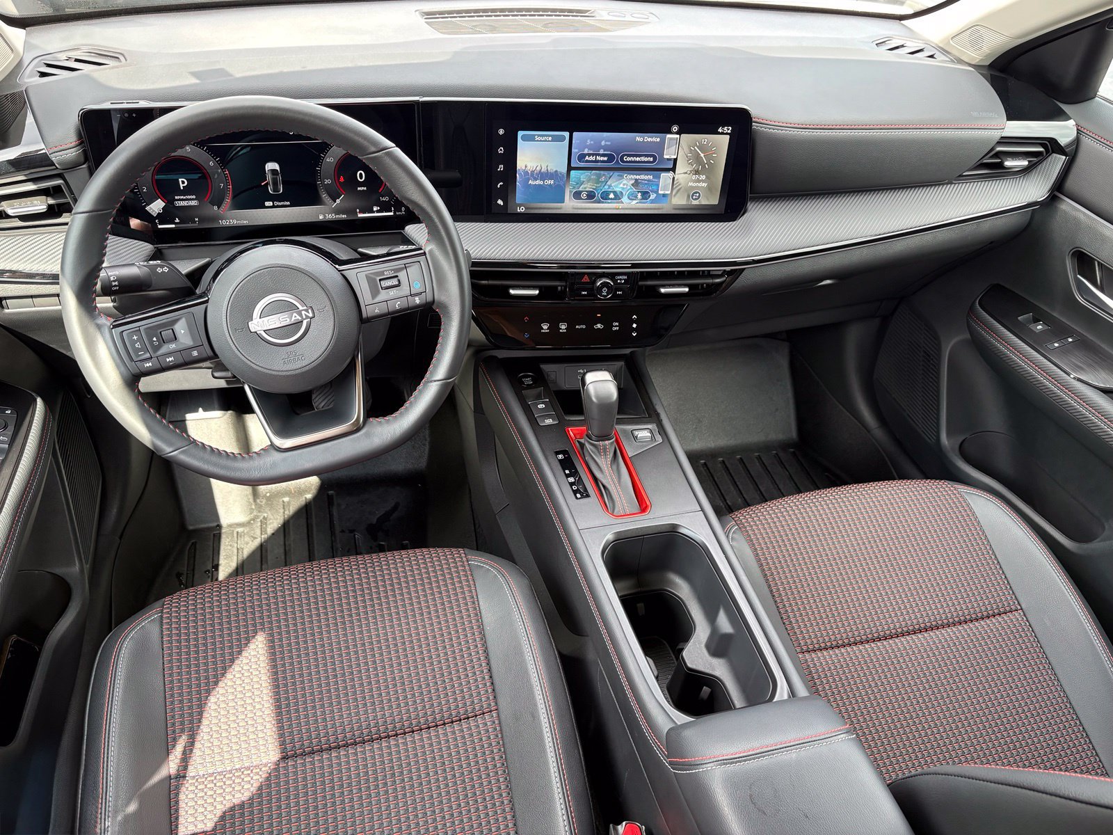 Used 2025 Nissan Kicks SR AWD/4WD image 13