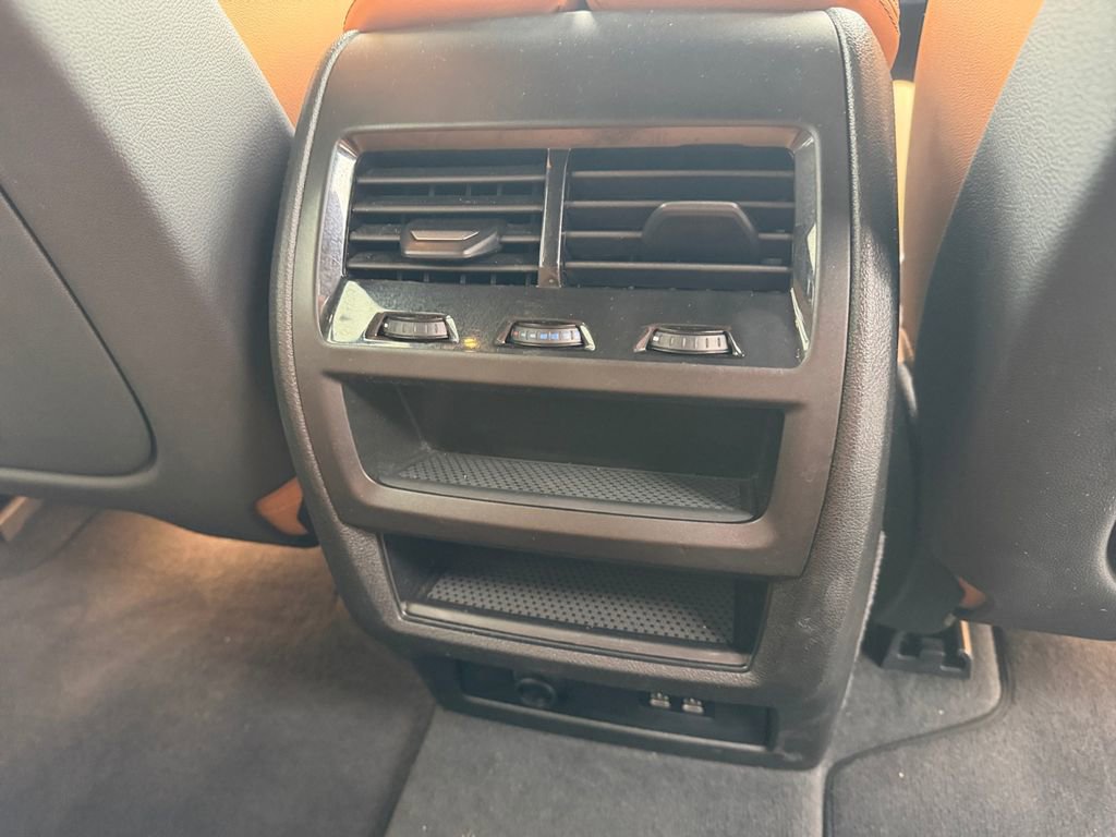 Used 2024 BMW X5 xDrive50e image 16