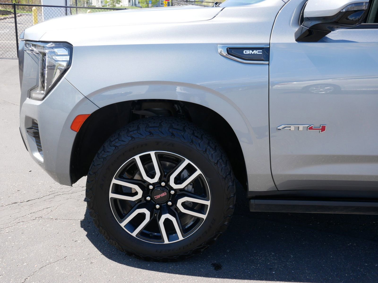 Used 2023 GMC Yukon XL AT4 w/ AT4 Premium Plus Package AWD/4WD image 7