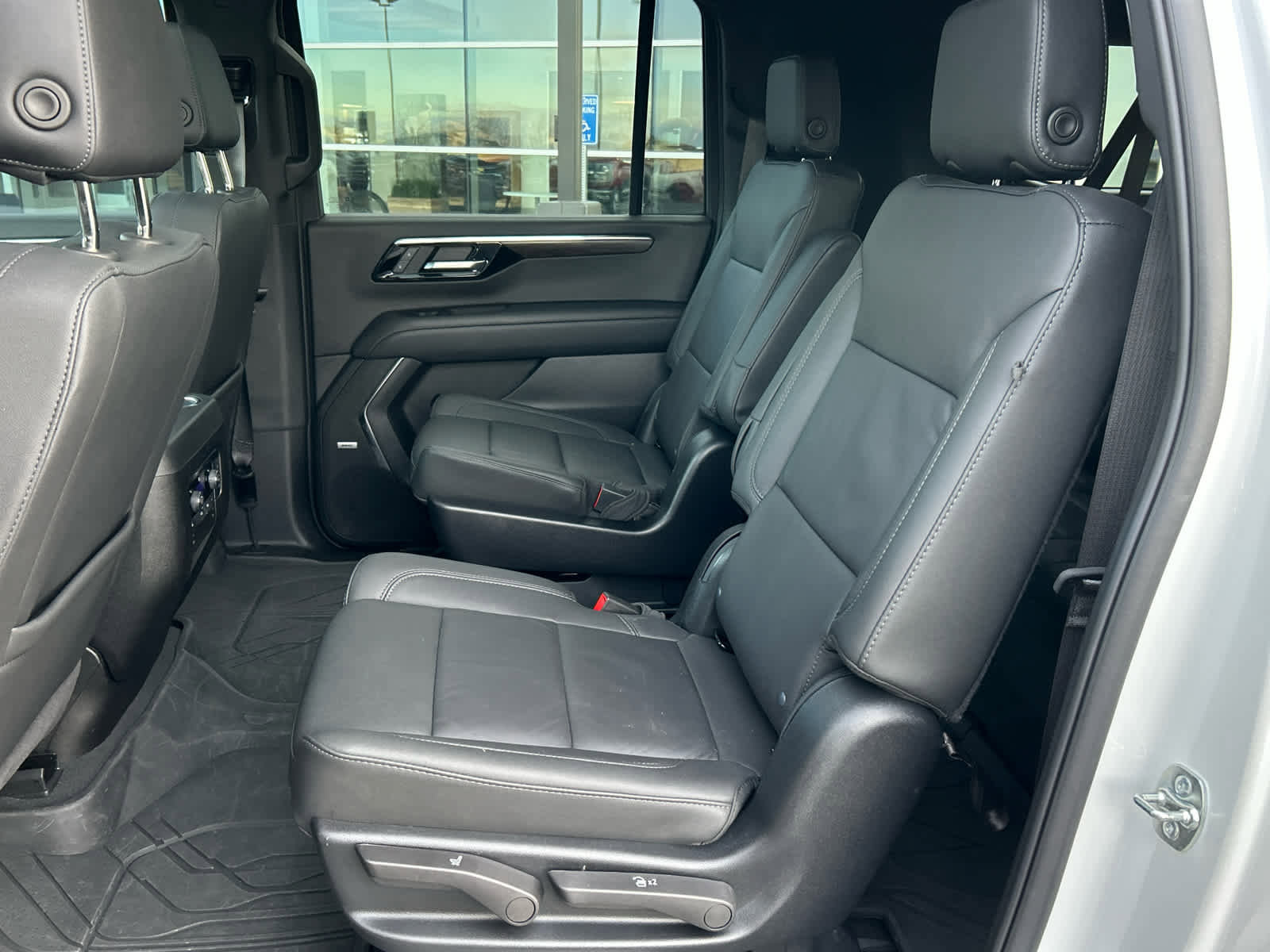 Used 2025 Chevrolet Suburban Z71 w/ Z71 Off-Road Package image 26