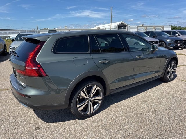 New 2026 Volvo V60 B5 Cross Country Plus w/ Protection Package Premier image 3