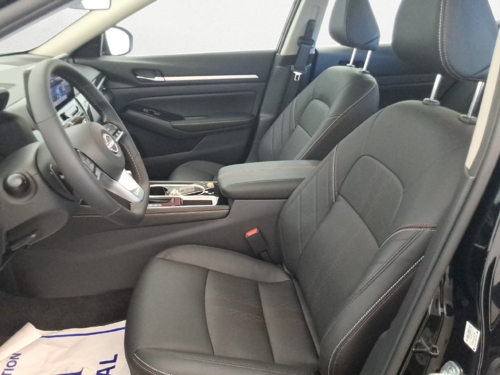 Used 2025 Nissan Altima 2.5 SR w/ SR Premium Package FWD image 12