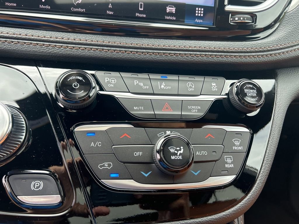 New 2025 Chrysler Pacifica Pinnacle w/ Trailer Tow Group image 44