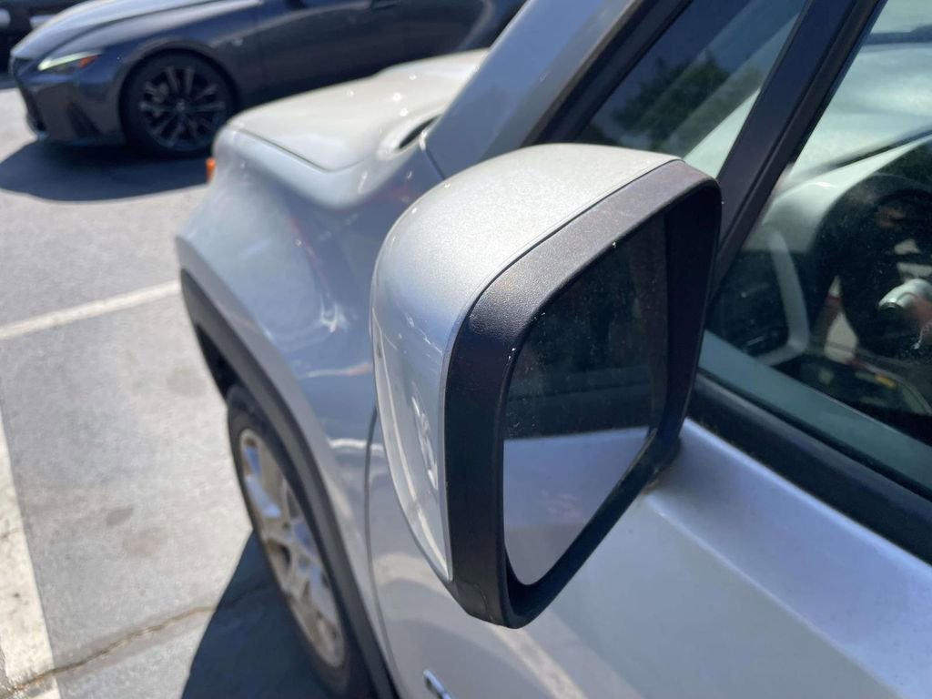 Used 2017 Jeep Renegade Latitude image 32