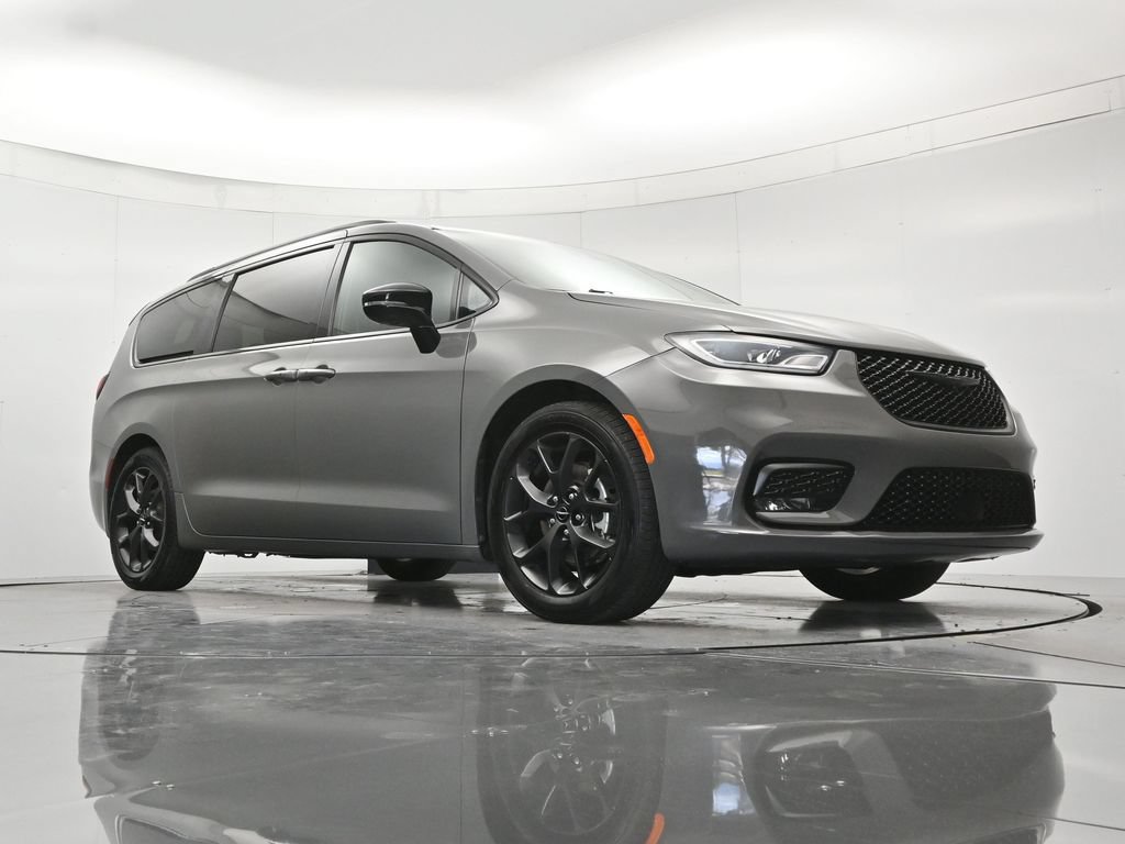 Used 2025 Chrysler Pacifica Limited FWD image 39