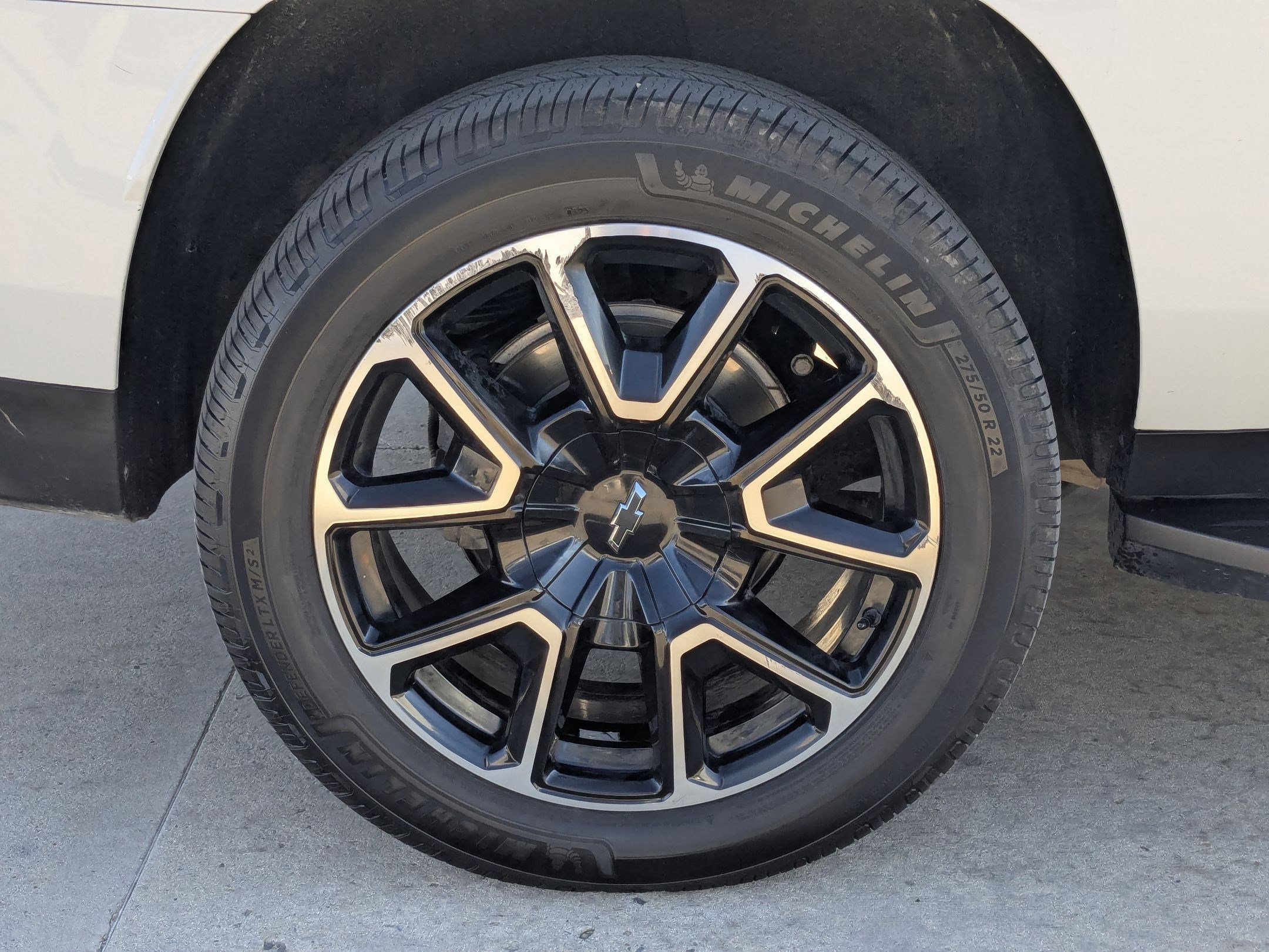 Used 2022 Chevrolet Suburban RST w/ Luxury Package image 12