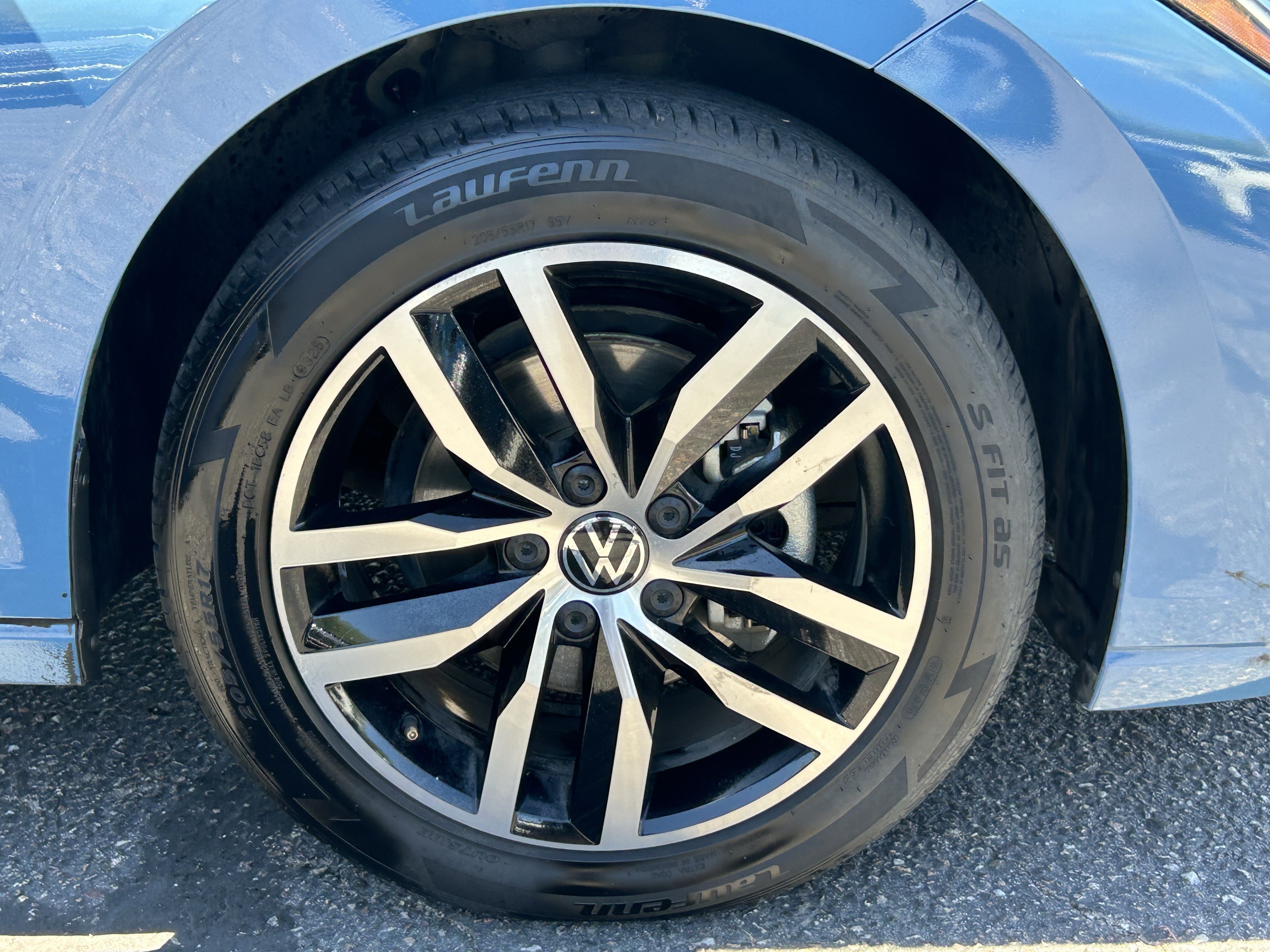 Used 2025 Volkswagen Jetta SE FWD image 7