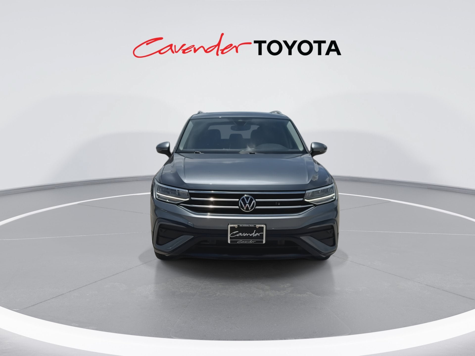Used 2022 Volkswagen Tiguan SE w/ Panoramic Sunroof Package AWD/4WD image 3