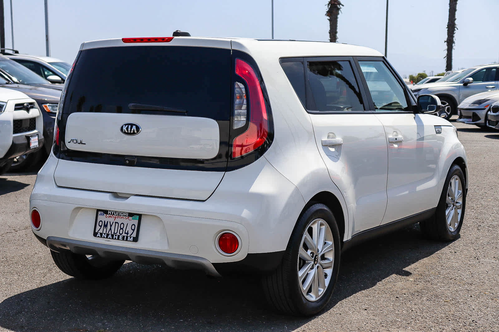 Used 2019 Kia Soul + w/ Audio Package FWD image 6