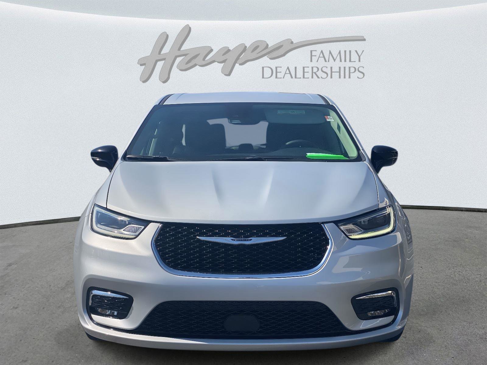 Certified 2024 Chrysler Pacifica Touring-L image 11