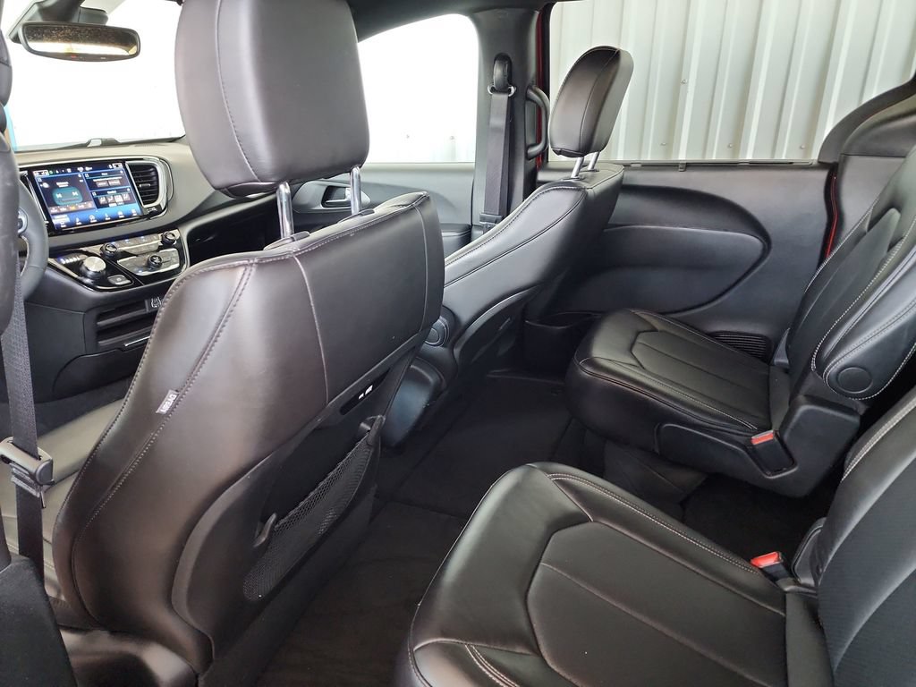 Used 2025 Chrysler Pacifica Select FWD image 34