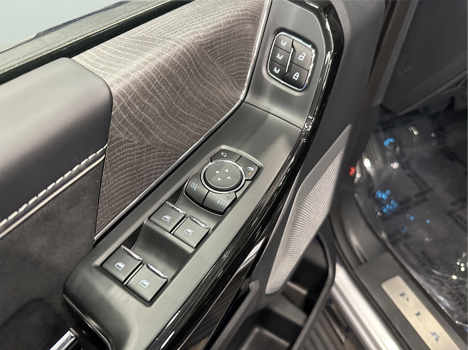New 2023 Ford F150 Lightning Platinum AWD/4WD image 27