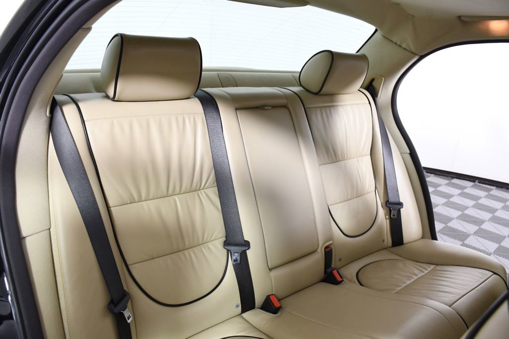 Used 2009 Jaguar XJ8 image 31