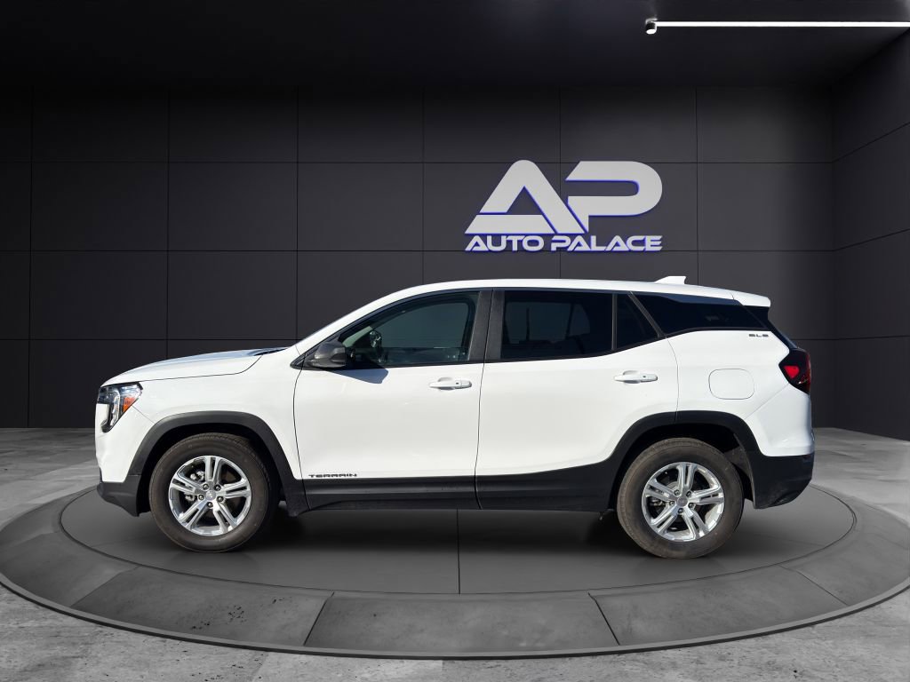 Used 2024 GMC Terrain SLE image 7