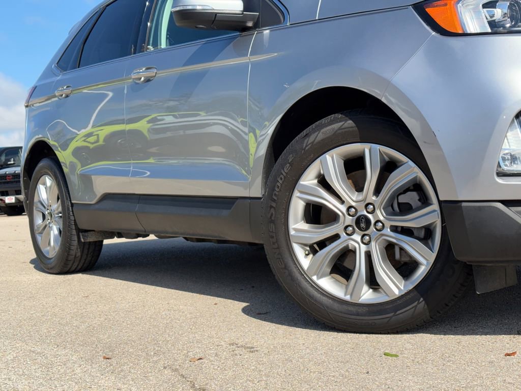 Used 2023 Ford Edge Titanium AWD/4WD image 2