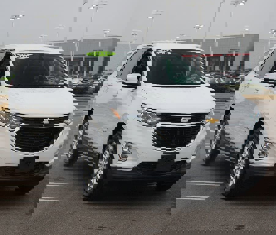 Used 2018 Chevrolet Equinox LT image 2