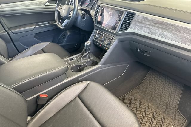 Used 2020 Volkswagen Atlas Cross Sport SE w/ Panoramic Sunroof Package FWD image 16