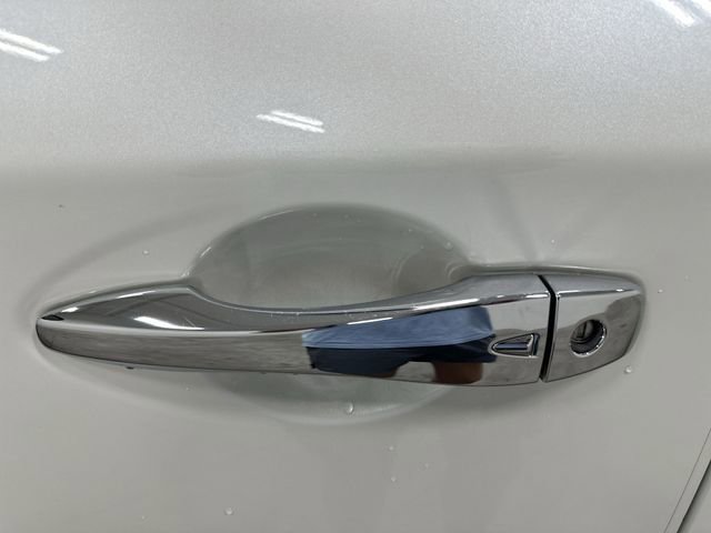Used 2018 Nissan Pathfinder SL w/ Midnight Edition Package FWD image 13