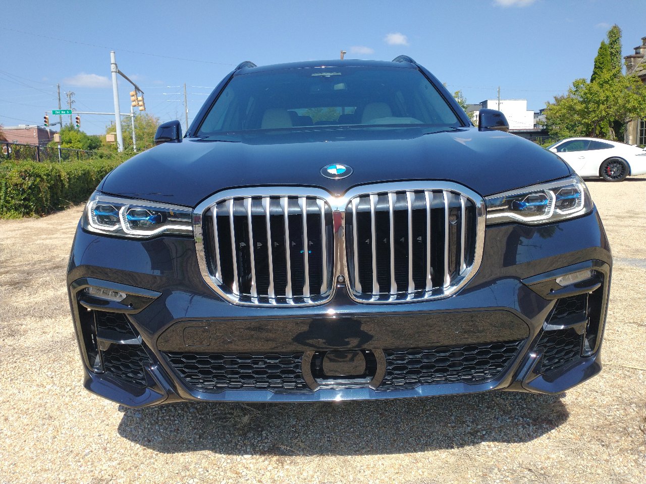Used 2019 BMW X7 xDrive50i w/ Dynamic Handling Package image 2