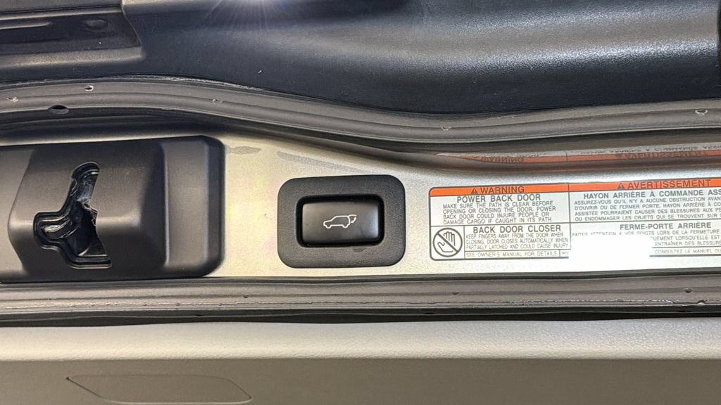 Used 2018 Lexus LX 570 4WD w/ Luxury Package image 17