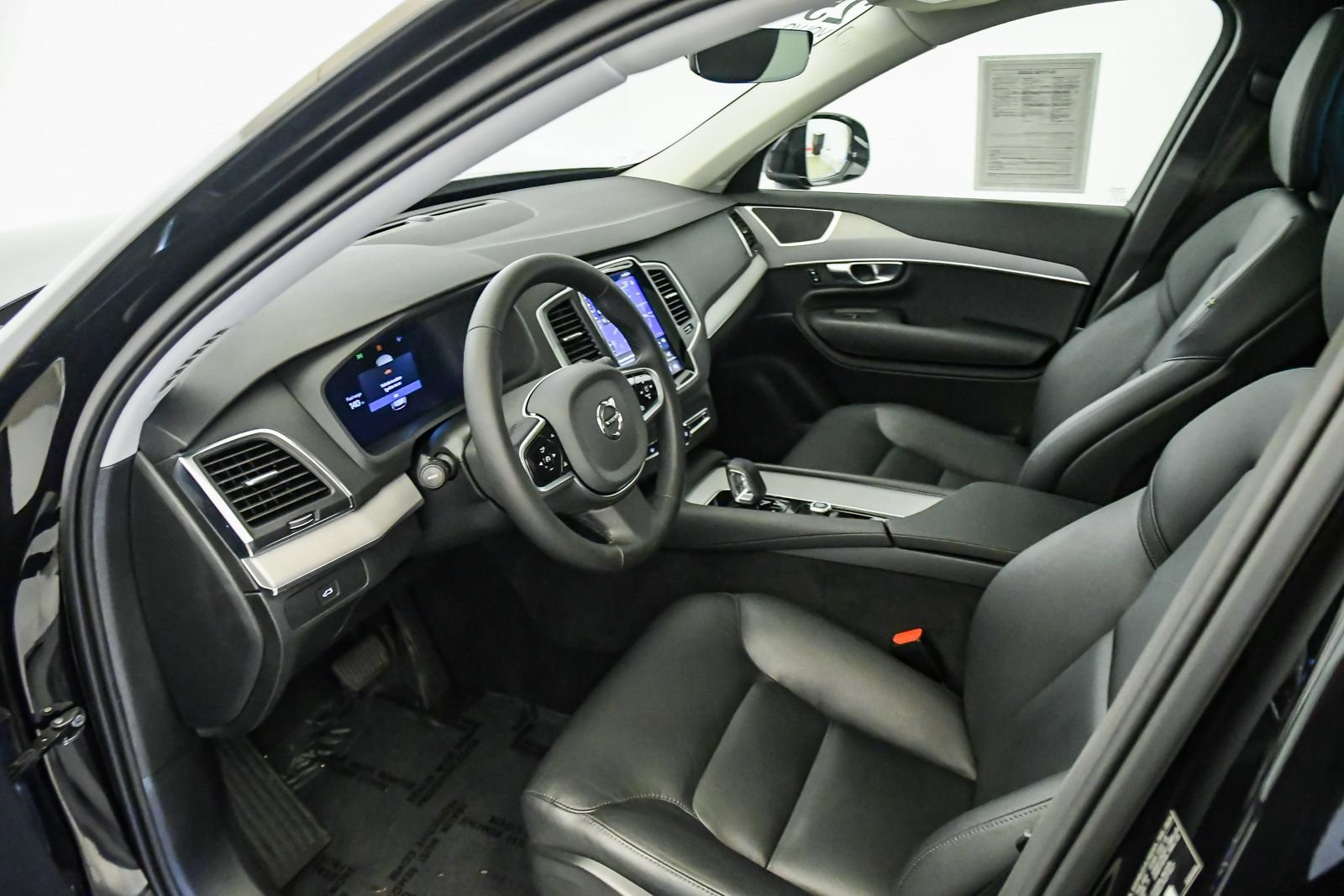 Certified 2025 Volvo XC90 B5 Core w/ Protection Package Premier AWD/4WD image 17
