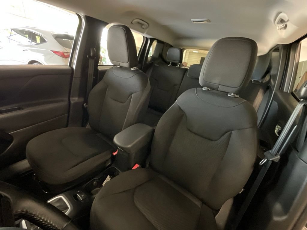 Used 2018 Jeep Renegade Altitude AWD/4WD image 11
