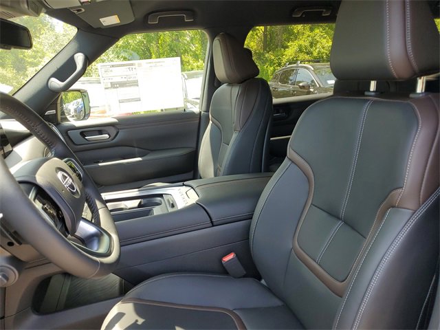 New 2025 Nissan Armada SL w/ Captain's Chari Seat Package image 5