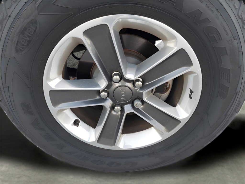 Used 2018 Jeep Wrangler Unlimited Sahara image 12