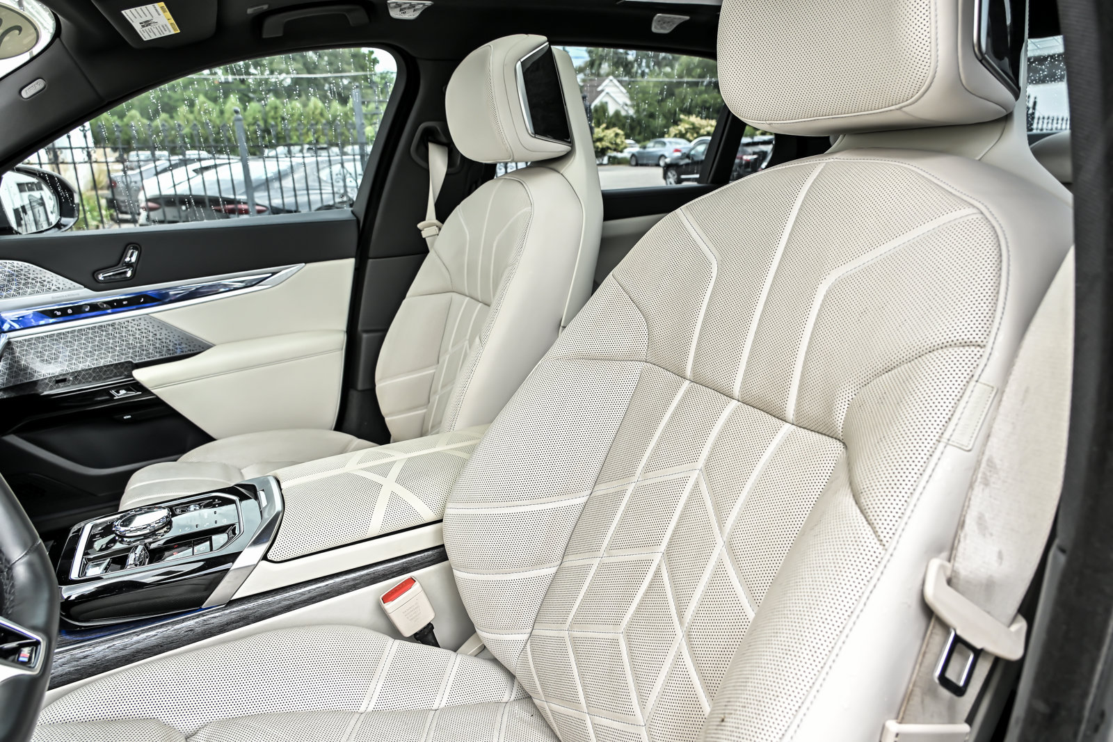 Used 2023 BMW 760i xDrive AWD/4WD image 23