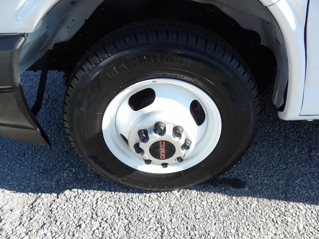 Used 2022 GMC Savana 3500 Extended w/ Power Convenience Package RWD image 41